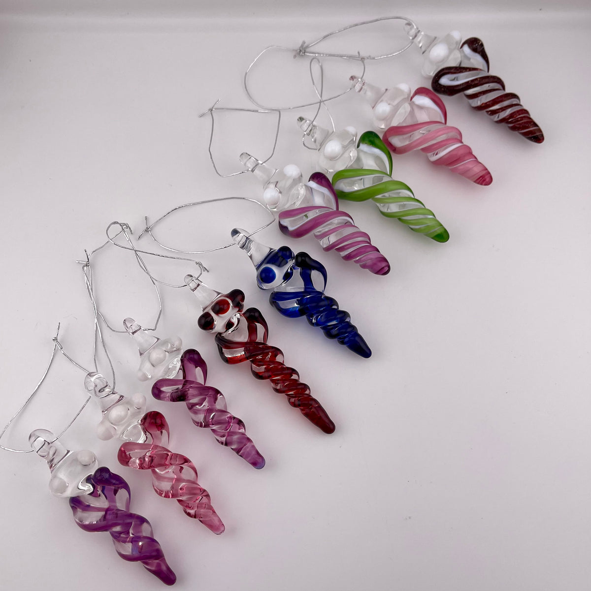 Mini Telemagenta over White Glass Icicle Ornaments - JeffBeckerGlass.com