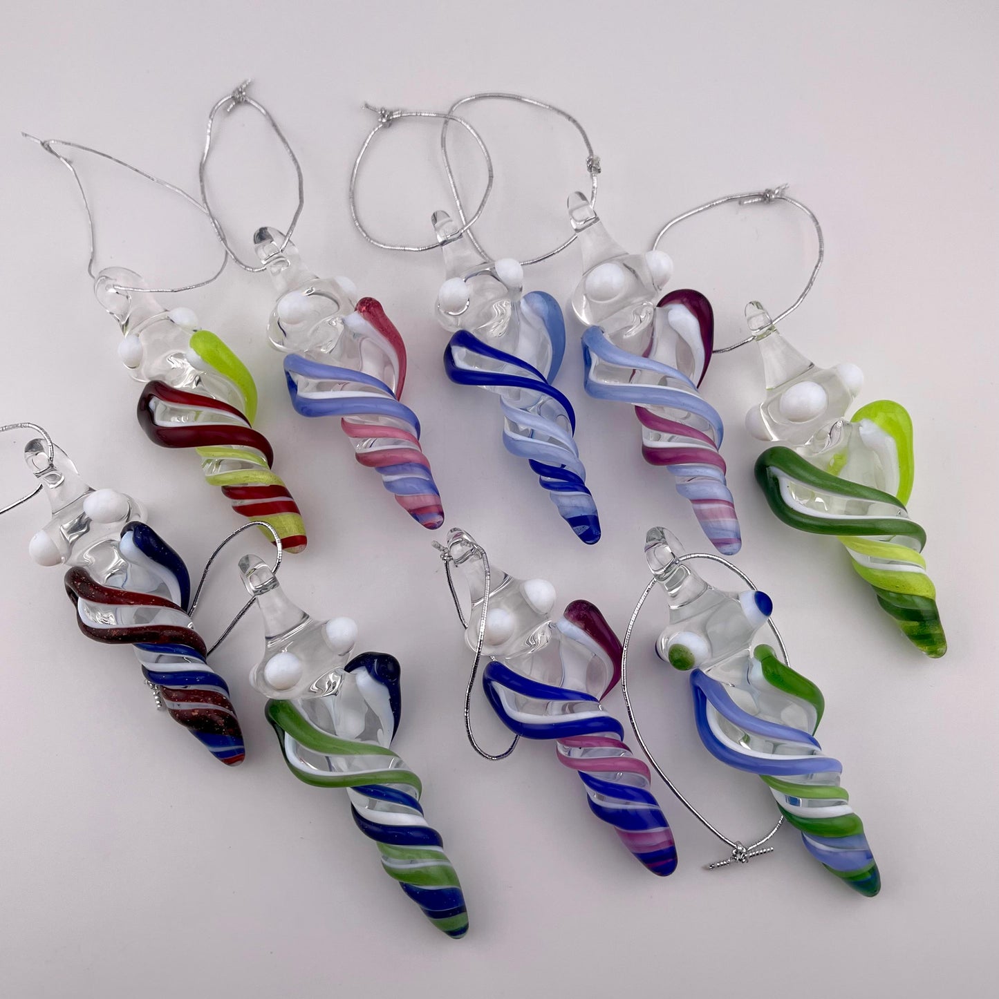 Mini Glass Icicle Ornament with Telemagenta and Light Blue over Lotus White Color Twist - JeffBeckerGlass.com