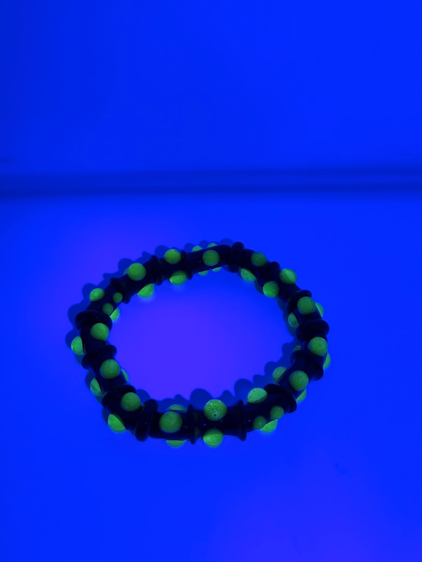 Black UV Reactive Green Dot Glass Bracelet – Glows Green Under Black Light - JeffBeckerGlass.com