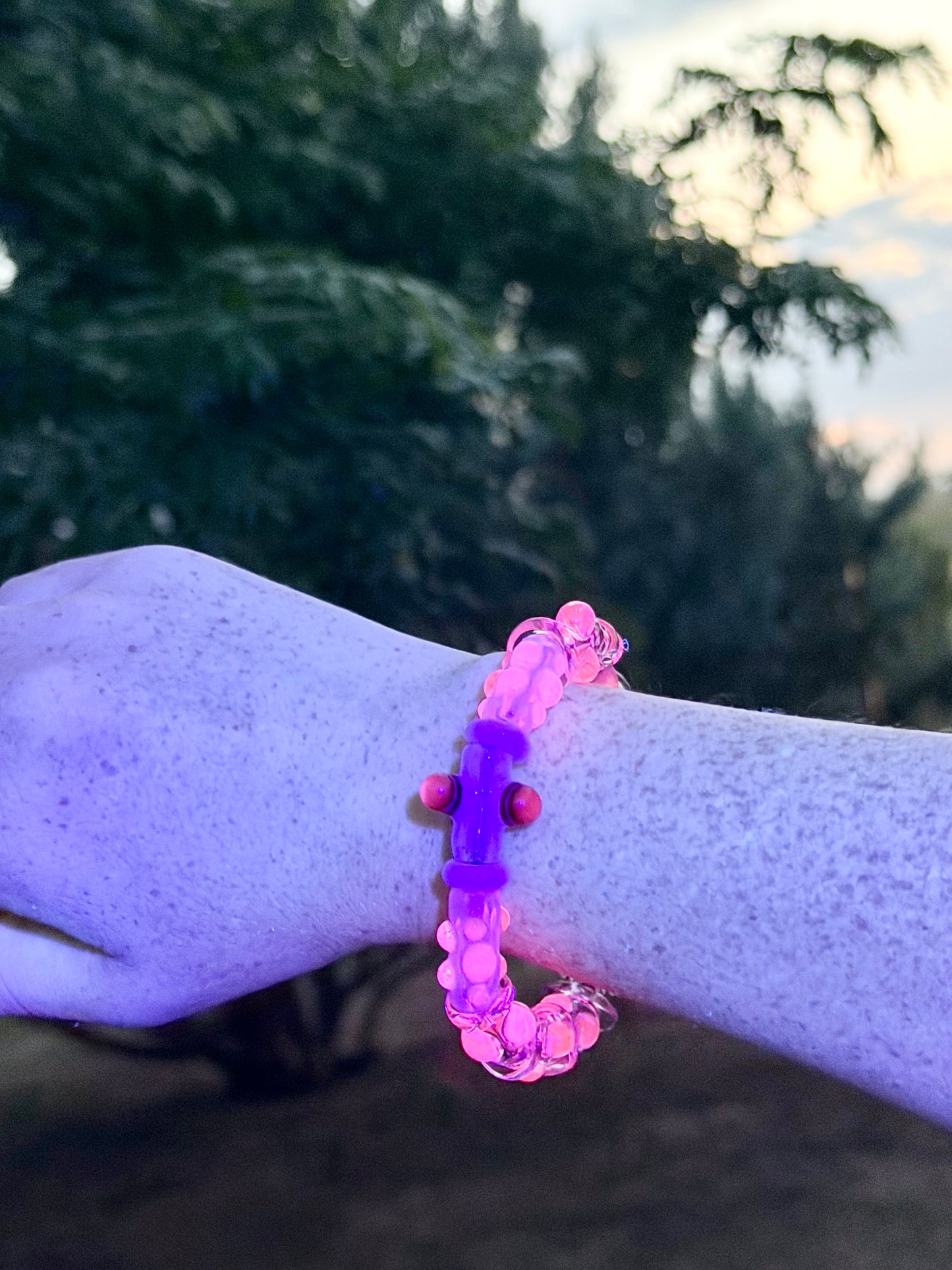 7inch Pink UV Reactive Glass Bracelet – Glows Pink Under Black Light