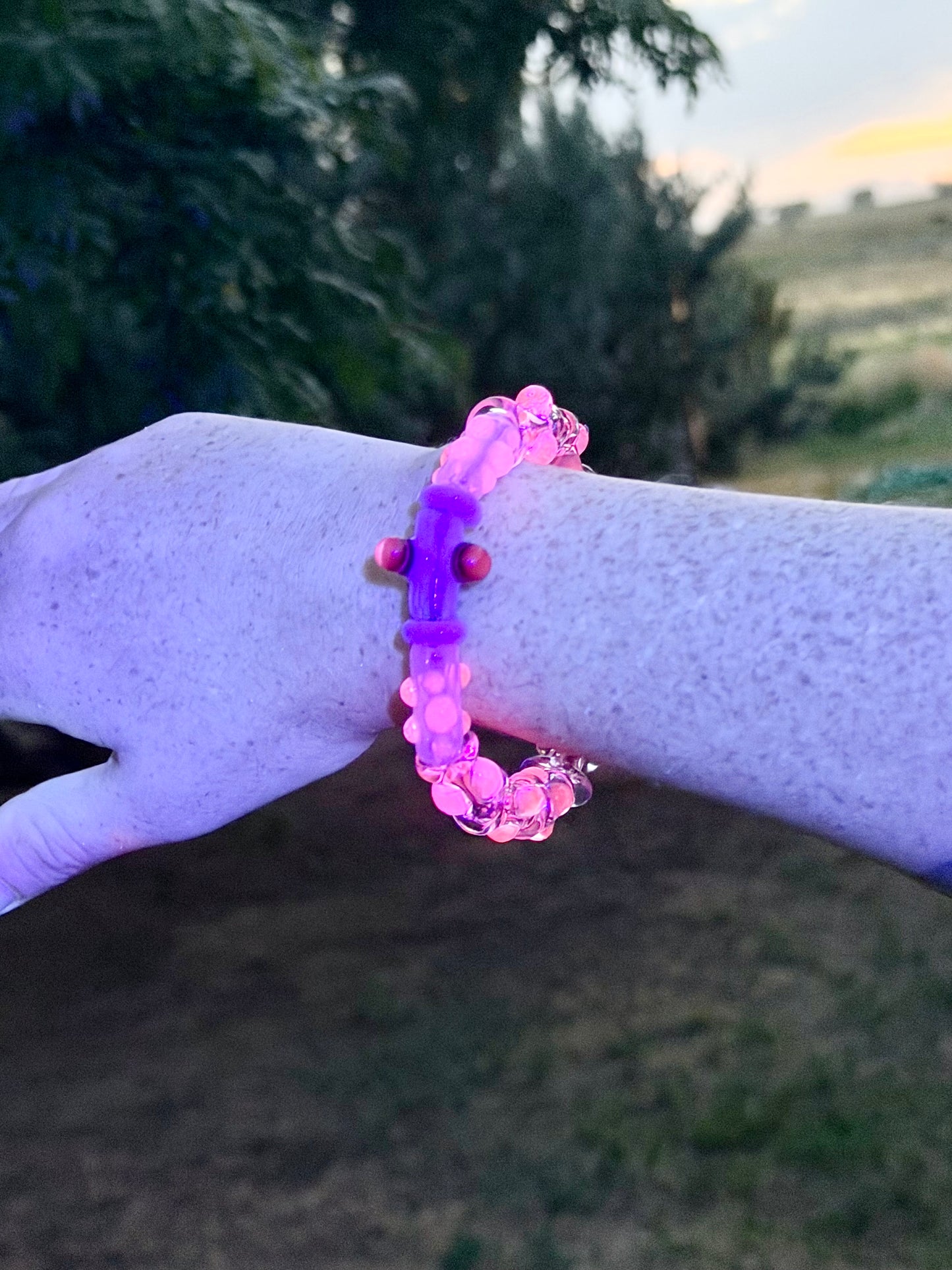 7inch Pink UV Reactive Glass Bracelet – Glows Pink Under Black Light