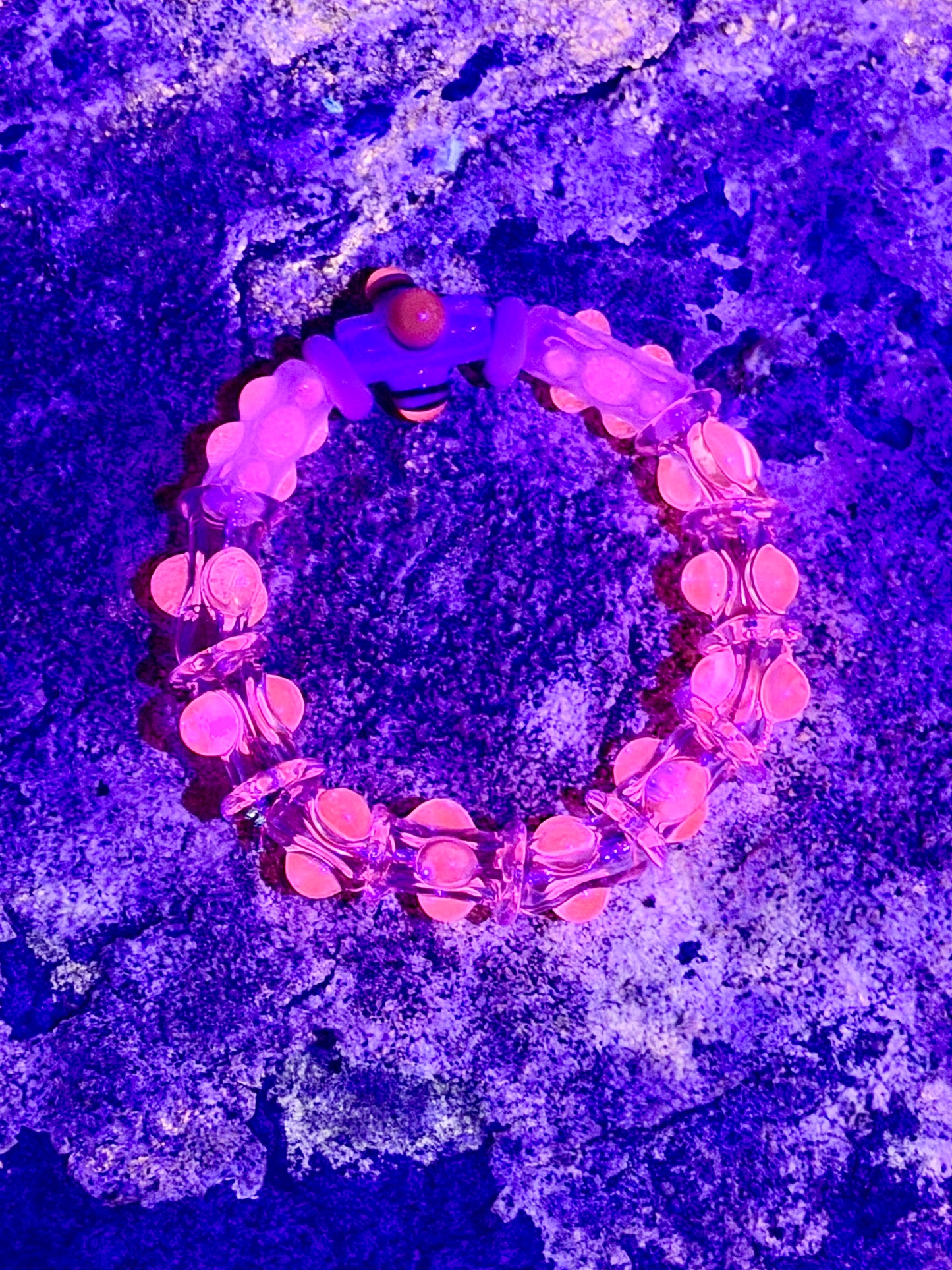 7inch Pink UV Reactive Glass Bracelet – Glows Pink Under Black Light
