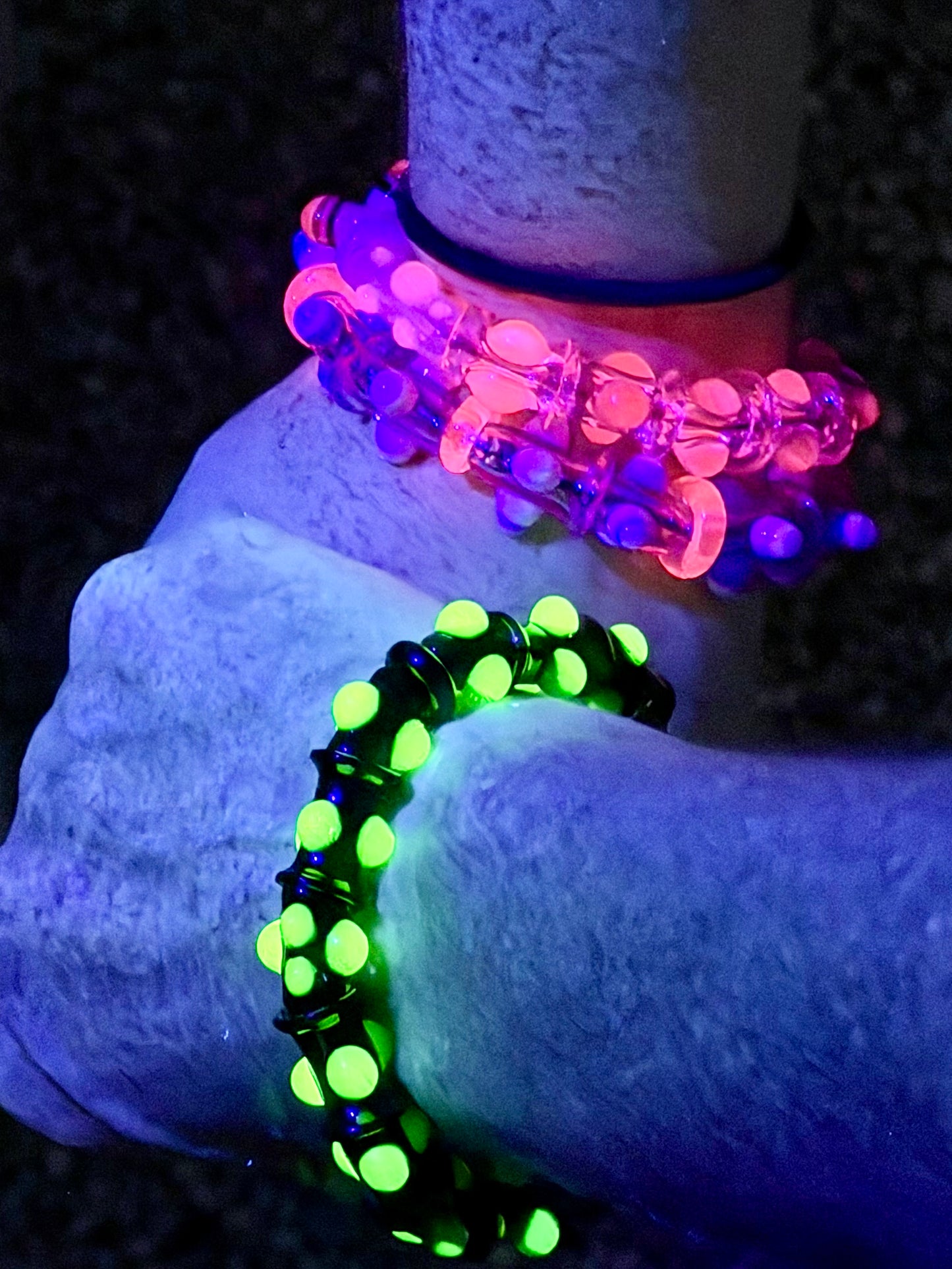 7inch Pink UV Reactive Glass Bracelet – Glows Pink Under Black Light