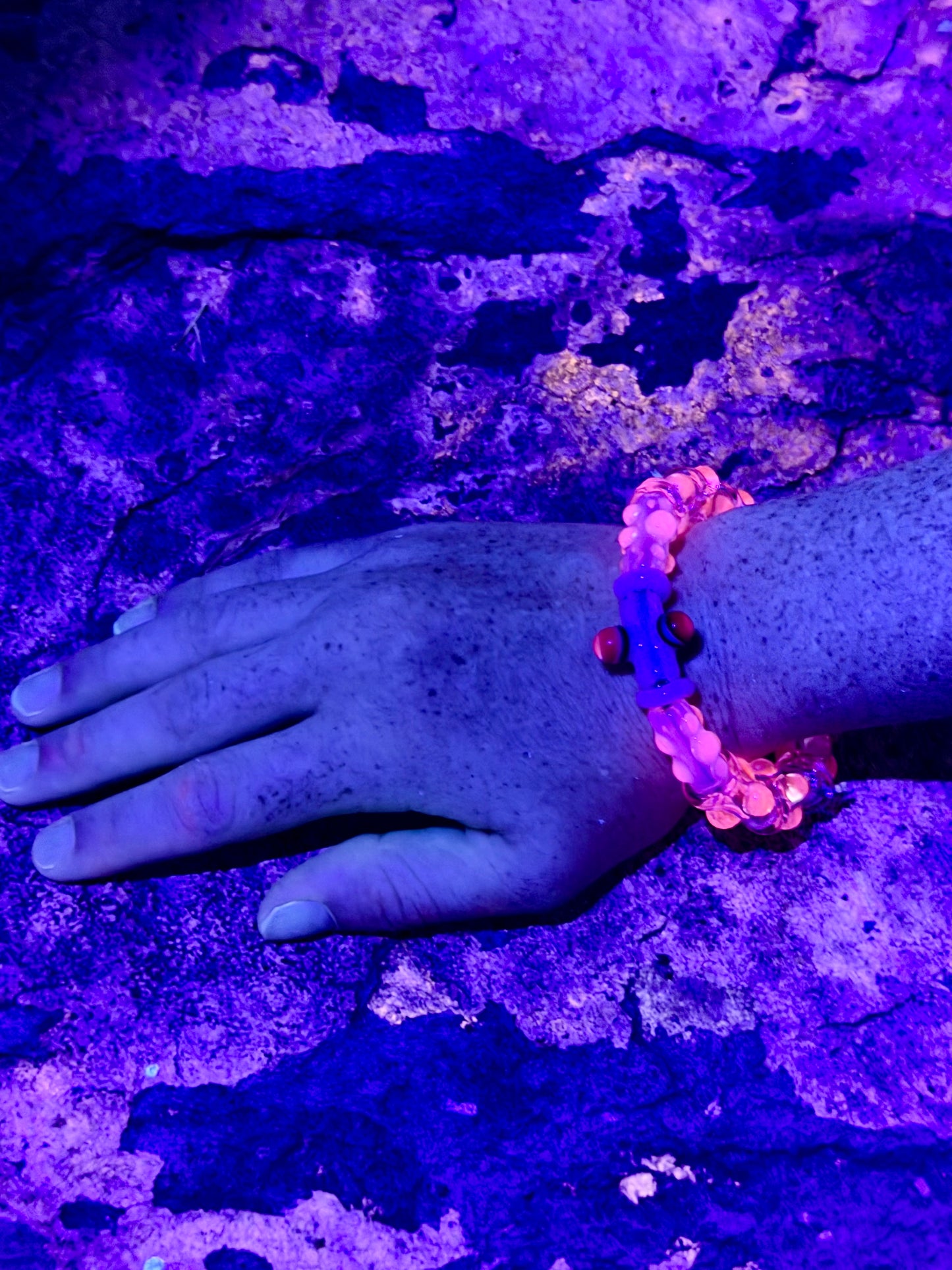 7inch Pink UV Reactive Glass Bracelet – Glows Pink Under Black Light